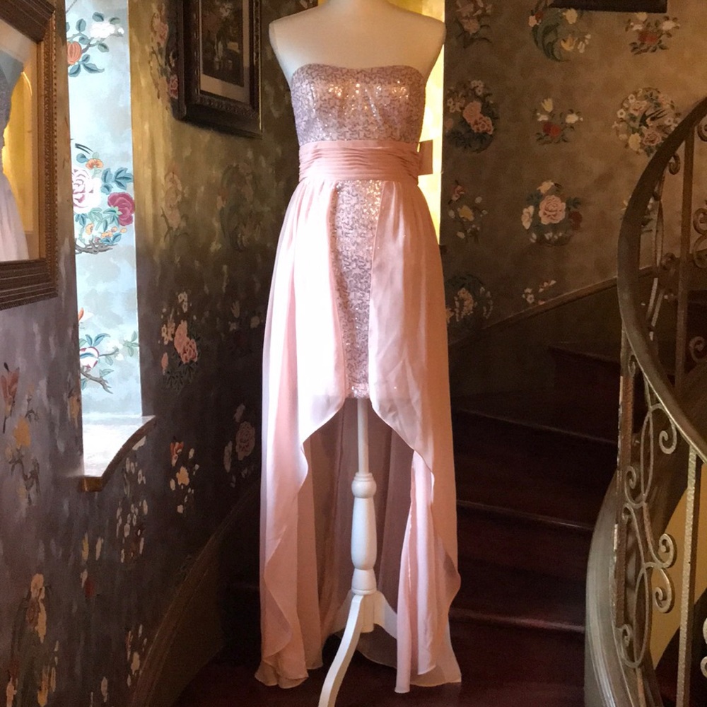 NWT! Hailey Logan by Adrianna Papell. formal dress